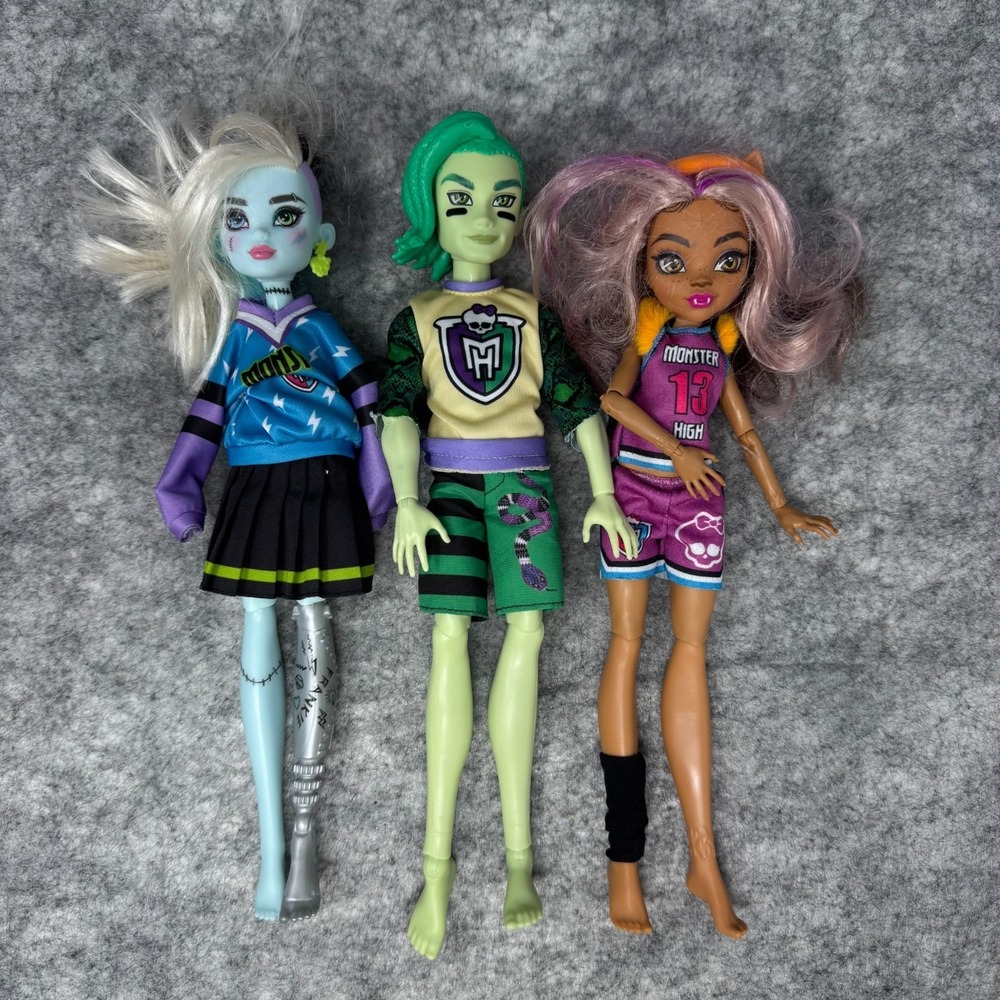 Monster High Dolls Deuce Gorgon Spirit Sporty 2022 Gen 3 Bundle Wolfe Stein